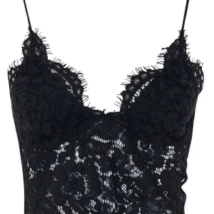 Spetslinne Pieces (vero moda) str S - Använd 1 gång men säljer då den tyvärr är för lång för mig. (Längre än på första bilden). Köpt på Vero Moda men är från Pieces. Nypris 200:- men säljer för 80kr+frakt (pris kan diskuteras)💕💕