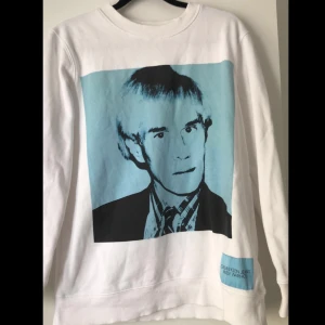 Calvin Klein sweatshirt - Storlek XS, köpt på Zalando för några år sedan. Väldigt lite använd. 250 kr inklusive frakt. :)