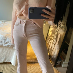 & other stories - Nästan helt oanvända, ljusrosa jeans💕 relativt korta i storleken 