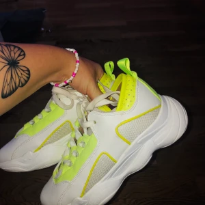 Missguided sneakers  - Skor köpta från missguided för 6 månader sen, Knappt andvända , str 38 men mer som en 37,5. Köparen står för frakten.