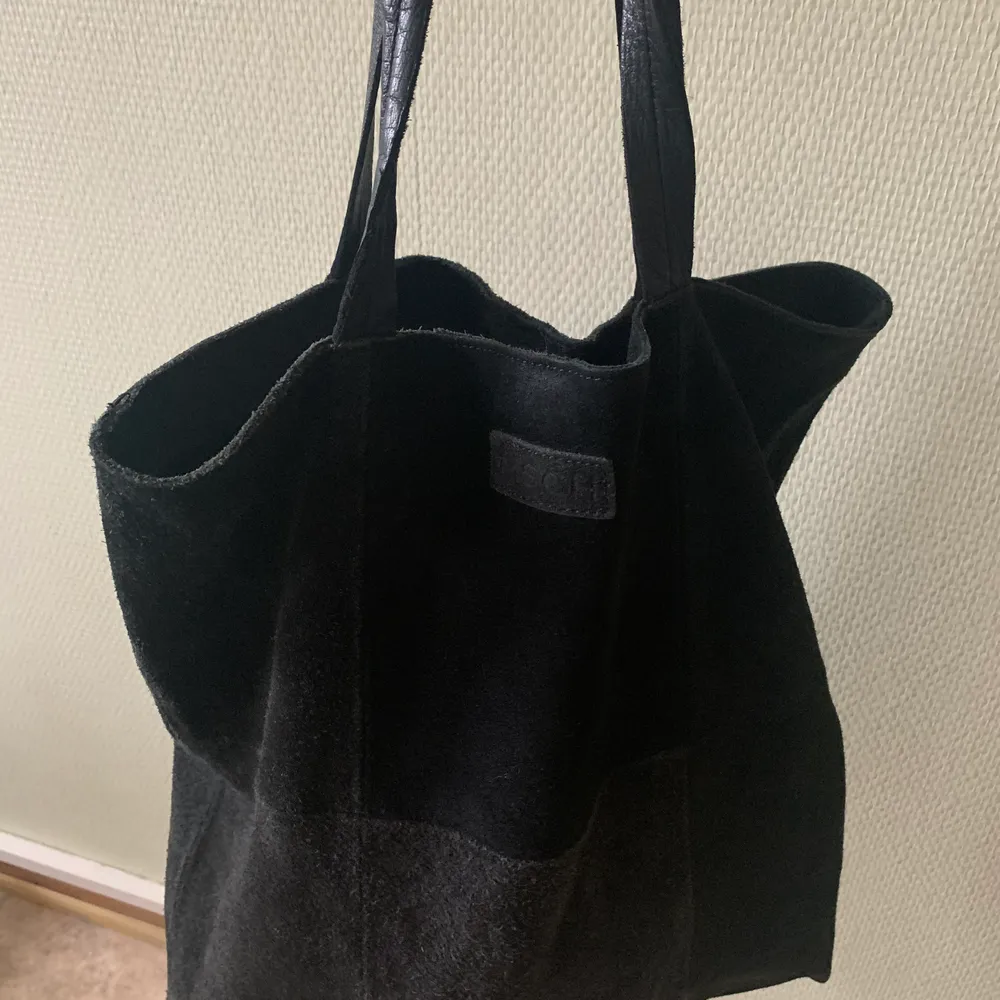 Tote Shopper from Moss Copenhagen! Mesch material. In good condition. Black. . Väskor.