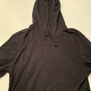 HM hoodie strl S - Hm hopdie. Strl S. Lite nopprig men annars som ny. Tar swish 