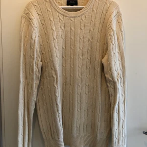 Boomerang Ribbstickad Tröja - Krämvit tröja från Boomerang. Storlek Large. Aldrig använd.