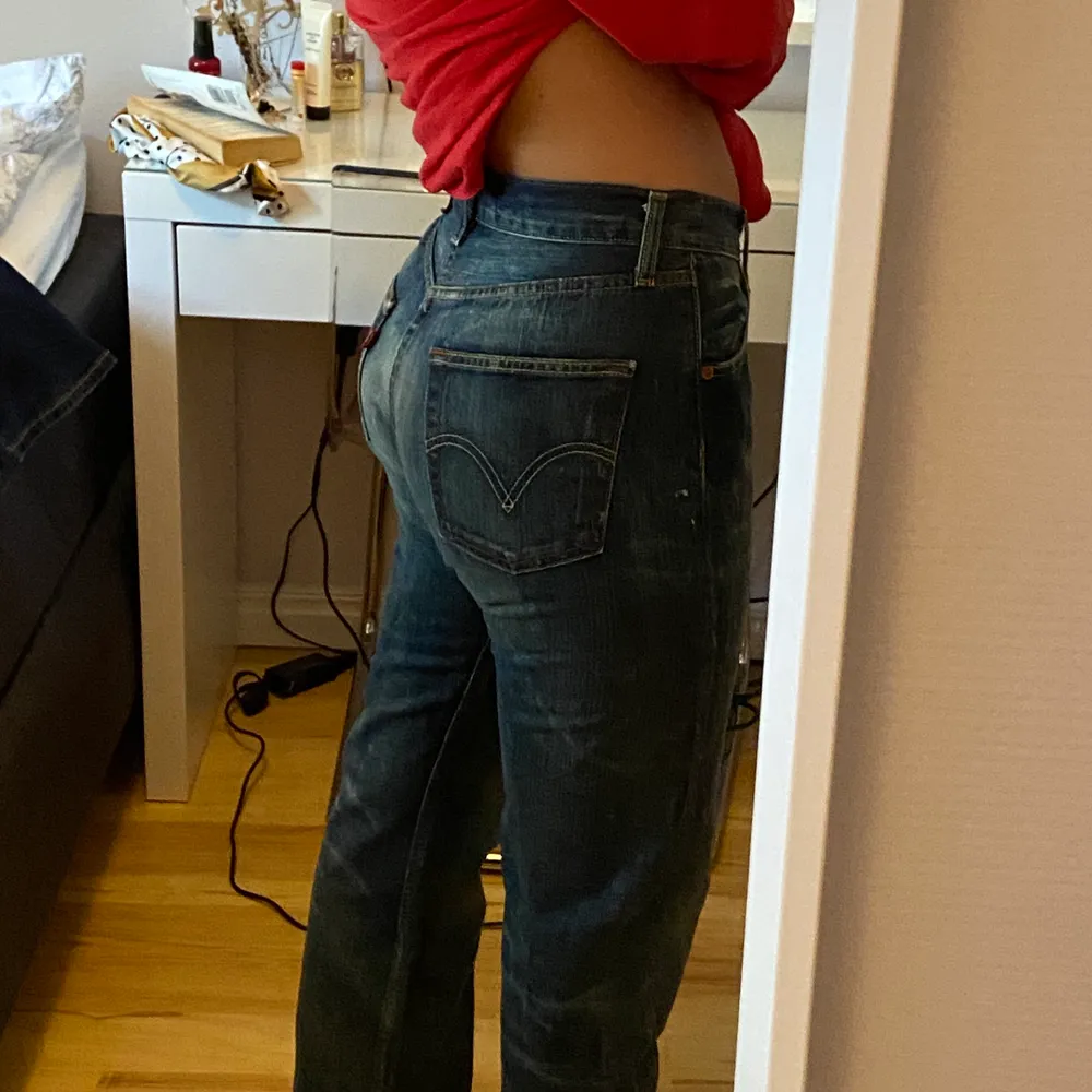 Snygga vintage Levis jeans i mörkare jeansfärg . Jeans & Byxor.