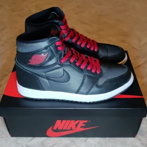 Jordan 1 Retro High - Tar emot seriösa bud enbart, skambud iggas! Kontakta för frågor! SÅLD!