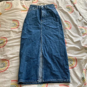 Jeankjol - Jeanskjol i storlek 32, lappen kvar! Aldrig använts pga förliten! Jag betalar frakten 