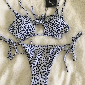 Zaful bikini - Prickig bikini ifrån Zaful, oanvänd