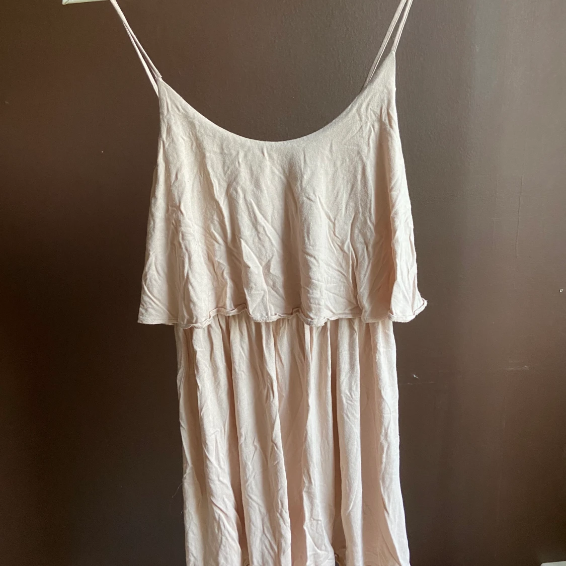 Klänning med volang