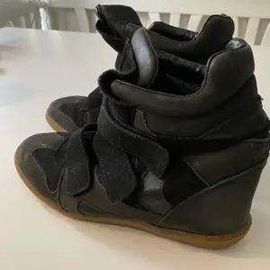 Säljer dessa Isabel Marant liknande skor från plexx, frakt: 88kr💞, BUDA, nypris: 999kr💕