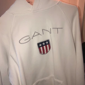 hoodie - Storlek S, lägg ett bud! Frakten tillkommer!