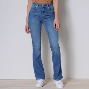 Dr denim soniq - Säljer dessa jeans från dr denim då dem är för korta för mig och jag är 174! Helt oanvända med prislapp kvar! 250kr eller högsta bud! 
