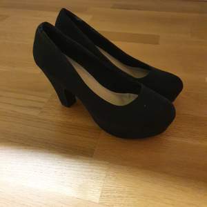 Black pump barely used size 38