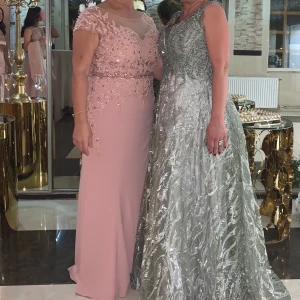 Klänning - Säljer den rosa klänningen  i strl 42/44