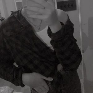 Rutig skjorta - Super fin flanellskjorta. Knappt använd. Frakt tillkommer💙