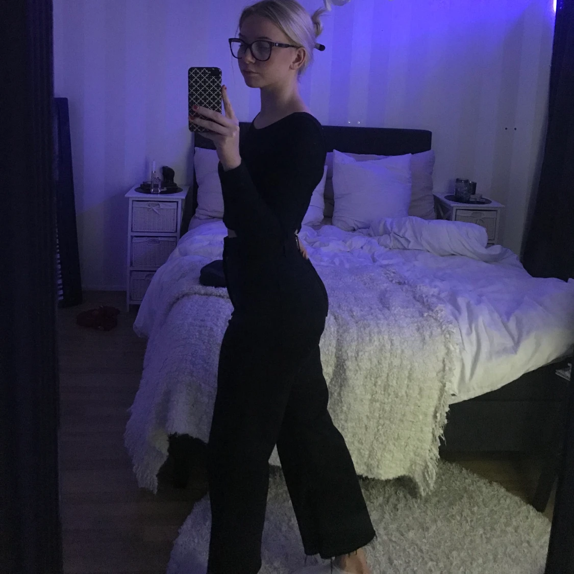 Svarta utsvängda jeans storlek 36 - 91