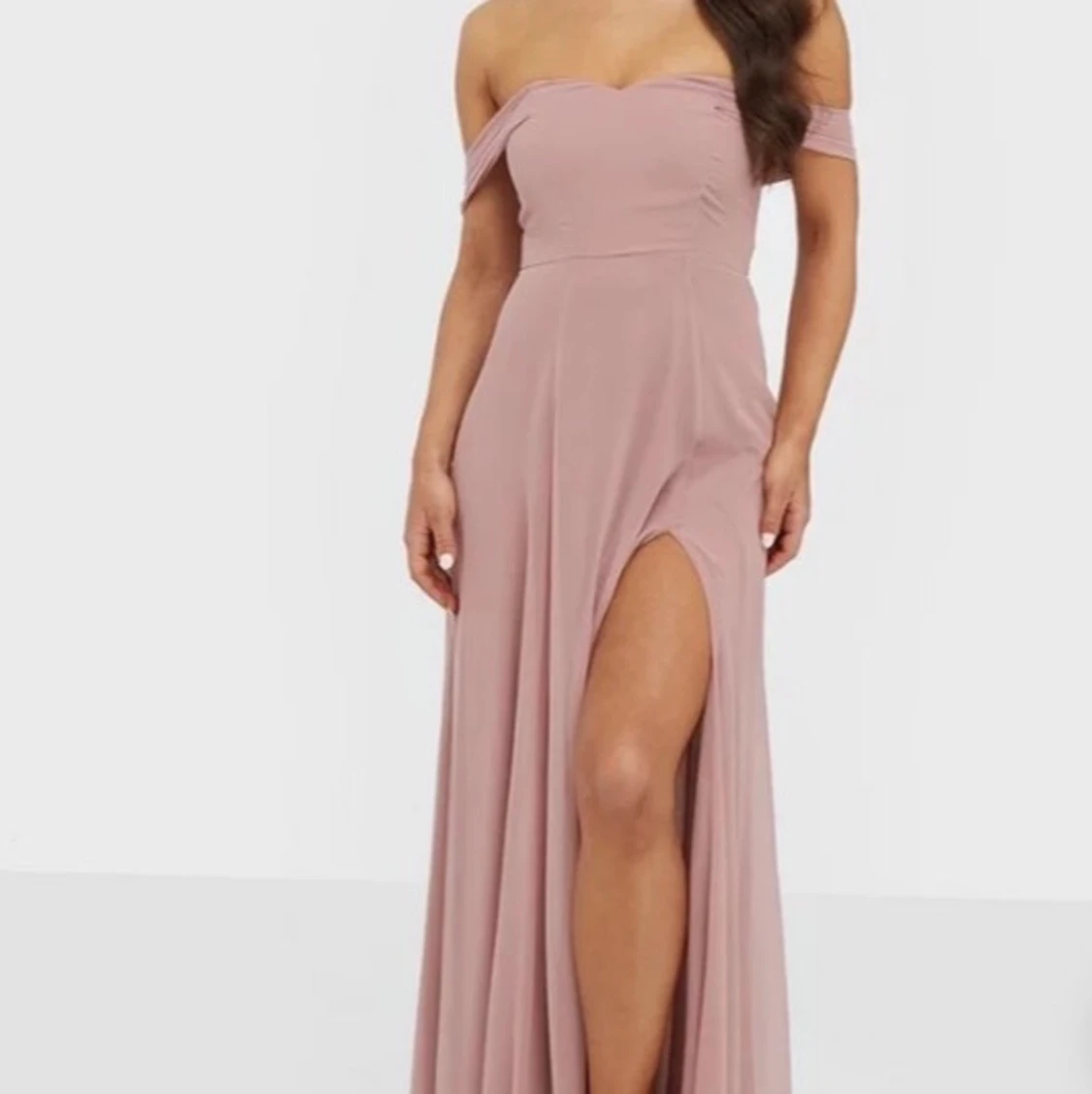 Off shoulder klänning - 90