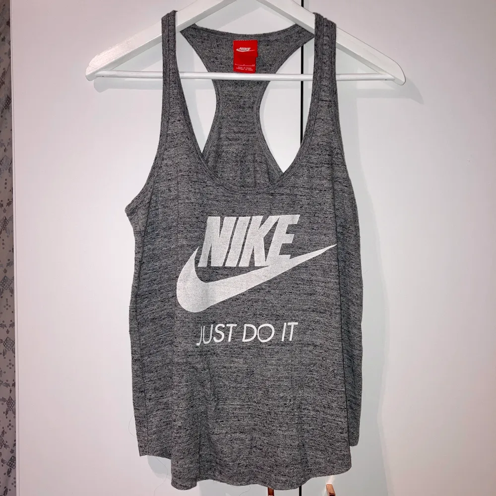 Nike linne 🖤frakt tillkommer på 44kr🖤. Toppar.