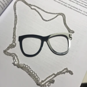 Halsband  - Jätte bra skick. Frakt 11.