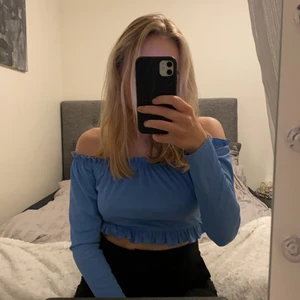 Blå partytopp - En blå ribbad partytopp från Nelly! Storlek S. Använd fåtal gånger 💙💙