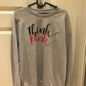 Oversized tröja - Helt oanvänd oversized tröja i storlek S. Fler bilder kan skickas. 