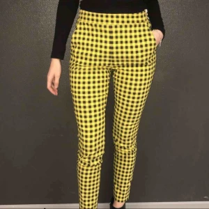  - Byxor från Zara. Möts upp i Stockholm eller postar, köparen står för frakt. 