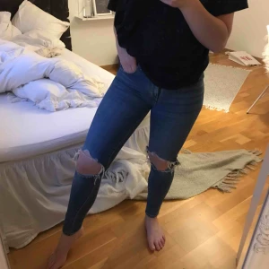  - Snygga jeans från Levis modell 721 i storlek 26/30. Sparsamt använda! 