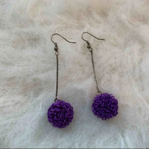  - Kan mötas upp vid t-centralen eller Odenplan, kan skicka via post 10kr på frakt