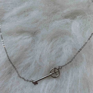  - Halsband, Kan mötas upp vid t-centralen eller Odenplan, kan skicka via post 10kr på frakt