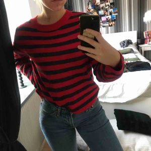  - stickad tröja från bikbok, säljs för 70kr + frakt (40kr) hör av er