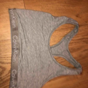  - Grå Calvin Klein sport bh Äkta köpt i Usa
