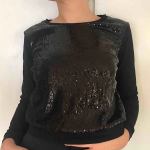  - Sweatshirt från H&M, storlek S, 10kr frakt! Gott skick. 