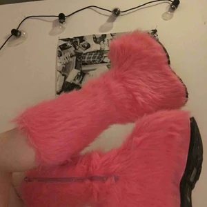 Rosa platåskor  - Säljer då dom var för små 😭 så dom är oanvända! Står storlek 38 men passar 37/37,5. frakt tillkommer