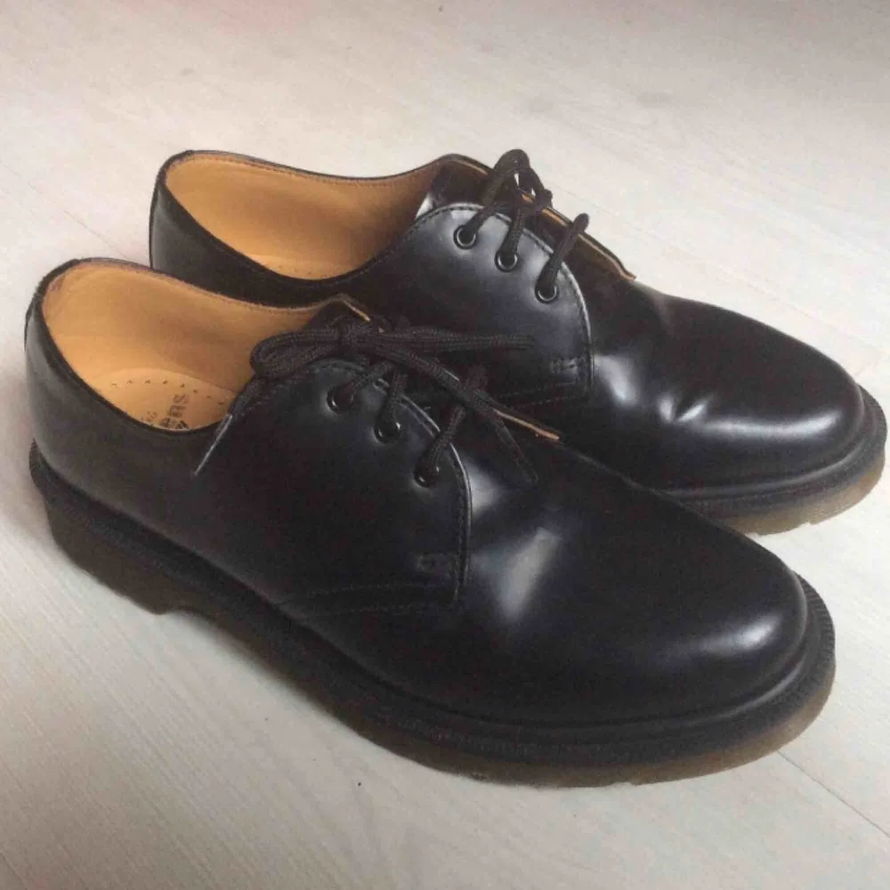 Dr Martens 1461 PW - dr martens - skor / kängor / boots i läder - endast testad (inomhus) - storlek 41 - ny pris ca. 1500kr. Skor.