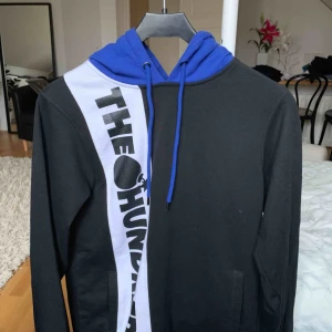 - hoodie från the hundreds, använd typ 1 gång. pris kan diskuteras! bra skick