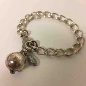  - Armband från ziz! Frakten är inräknat i priset. 