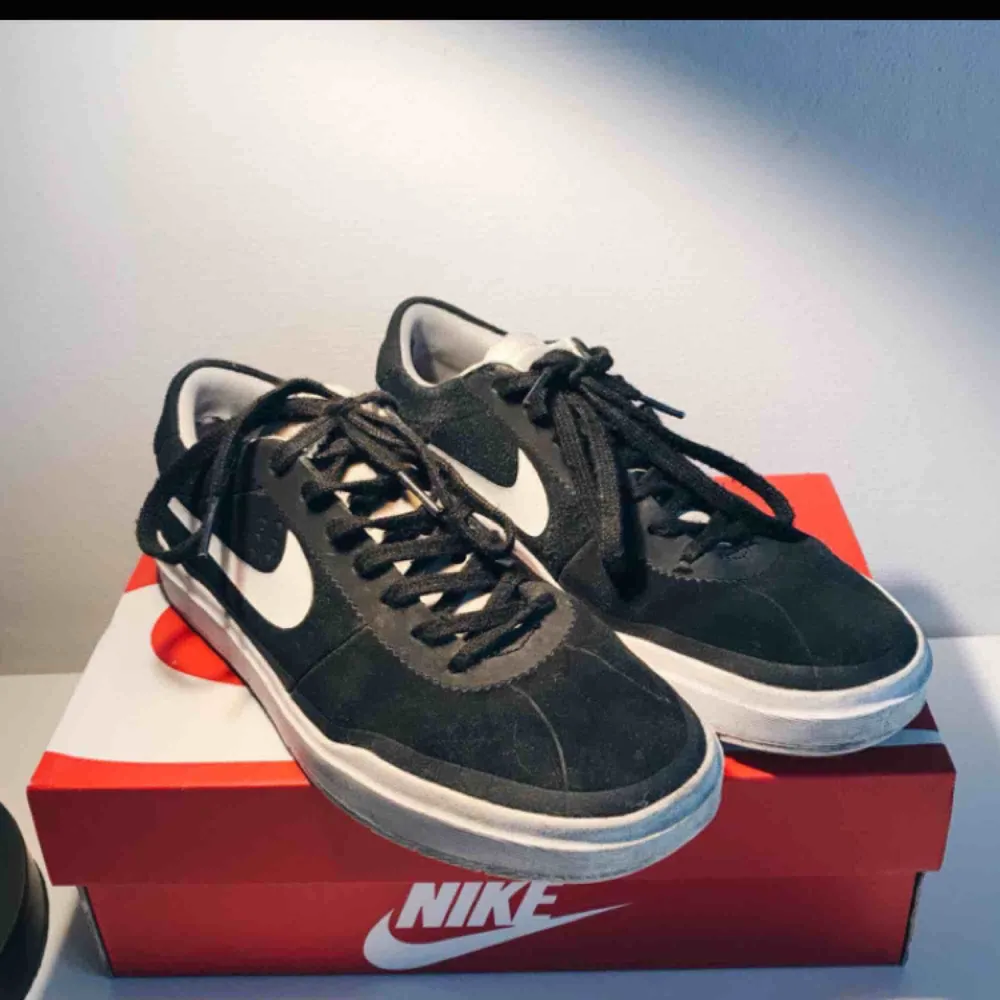 Nike Hyperfeel Bruin i fint sparsamt använt skick! Första bilden är lånad, andra bilden är likadan sko men mina!✨ passar mig som har 38.5!. Skor.