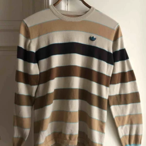  - Tröja från adidas i trevligt skick. Kan hämtas i Uppsala eller skickas mot fraktkostnad. Medium