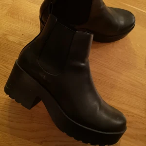  - Sparsamt använda skor, väldigt bekväma att gå i👍