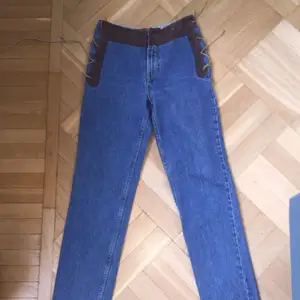 ”Western” jeans köpta på Beyond Retro, säljer pga för små i midjan (jag har 27 i midjan). Kan fraktas