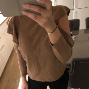  - Fin brun tröja köpt från Zara, storlek s, knappast använd 🤗 pris 75kr 
