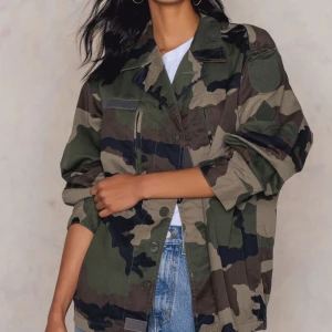  - Militärjacka köpt på Nakd för drygt ett år sedan, men har enbart använt den några få gånger.