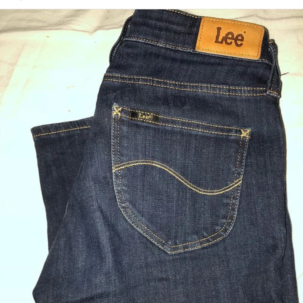 Aldrig använda lee jeans i sorlek 25. Möts upp i Sthlm eller frakte (kunden betalar frakten) hör Järna av dig om du har frågor! 😊. Jeans & Byxor.