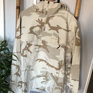  - vindjacka från Carhartt