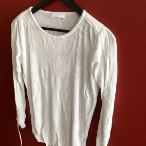  - White long sleeves; regulated sleeves