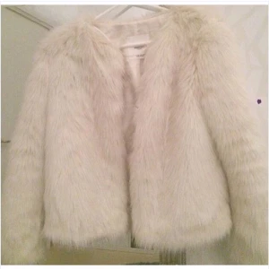  - Fuskpäls jacka från Mango, använd 2-3 ggr. 350kr Ink frakt!