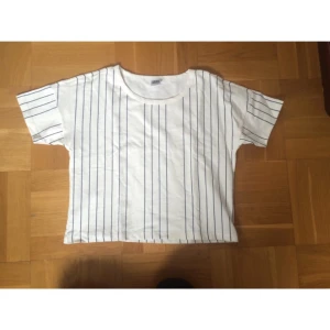  - Ny tröja från VeroModa i storlek L. Aldrig använd endast tagit bort lappen. Swish finns och köparen betalar frakten om inte avhämtning funkar.