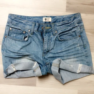  - Shorts ifrån Ginatricot, endast provade 