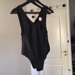  - Helt ny baddräkt från bikini A day X BikBok. Aldrig använd, fick den av några kompisar och den passade inte. Riktigt snygg modell!