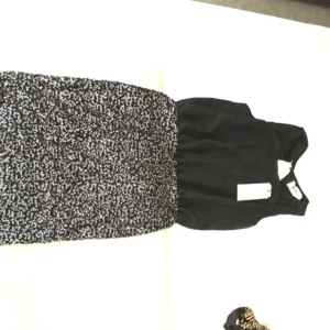  - Oanvänd klänning