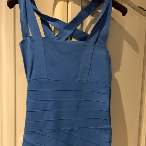  - Reiss, uk dress. Body flattering. Original price over 1600 kr